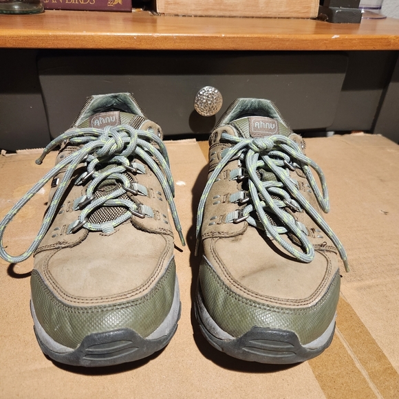 AHNU hiking shoes - Picture 6 of 6
